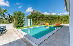 Sunny & Calm 4 Bdr House W/ Pool By Lovelystay