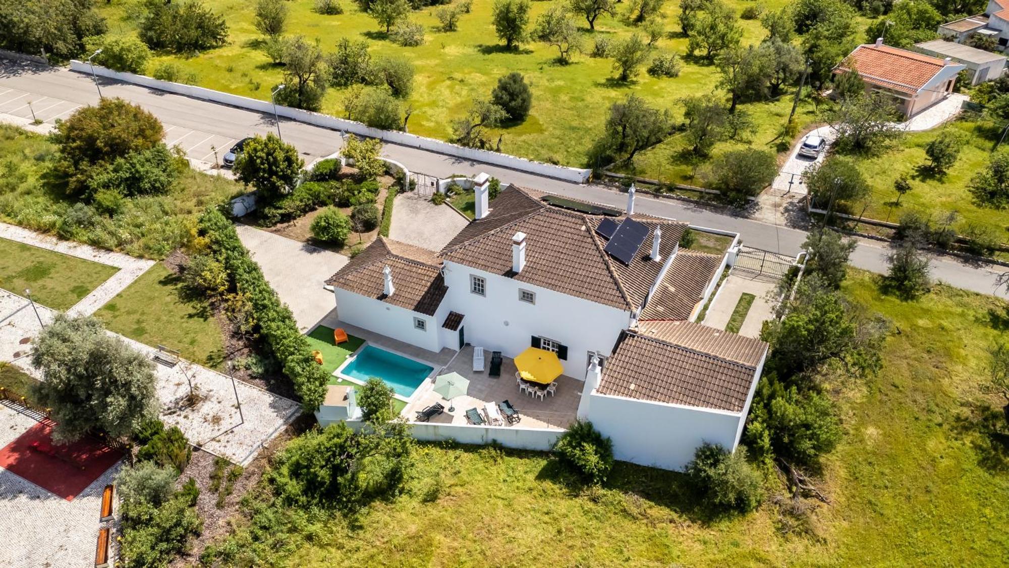 Sunny & Calm 4 Bdr House W/ Pool By Lovelystay Santo Estevao  Exterior foto